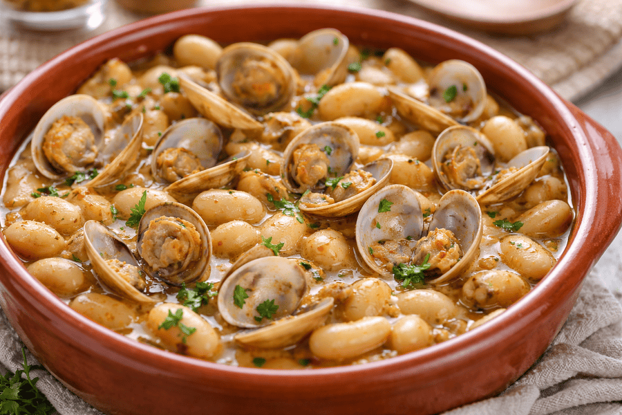 Receta de pochas de bote con almejas paso a paso