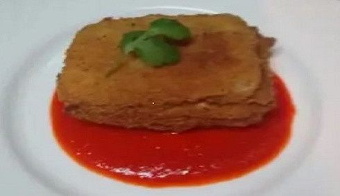 Receta de pencas de acelga rellenas de jamón y queso y salsa de pimientos del piquillo
